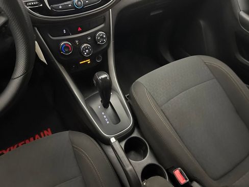 Used 2022 Chevrolet Trax LS w/ Tint and Cruise Package AWD/4WD image 13