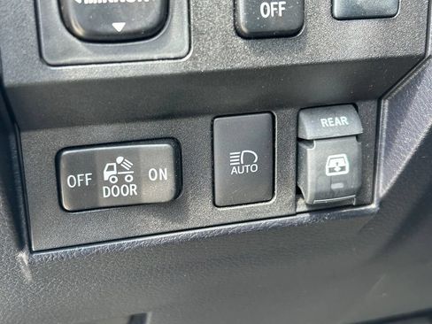 Used 2018 Toyota Tundra SR5 w/ SR5 Upgrade Package RWD image 26