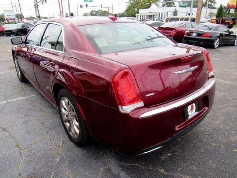 Used 2019 Chrysler 300 Touring L w/ Quick Order Package 22F image 5