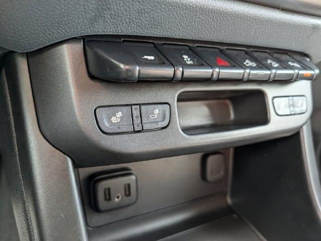 Used 2022 Chevrolet Colorado Z71 AWD/4WD image 32