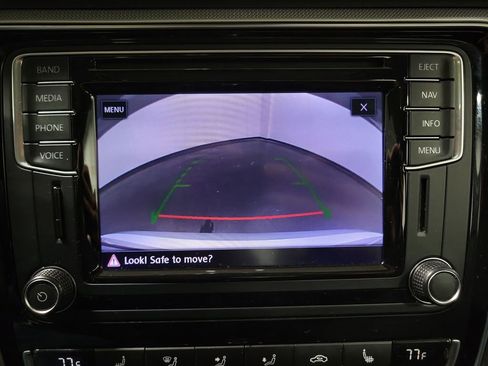 Used 2017 Volkswagen Passat 1.8T SEL Premium image 19