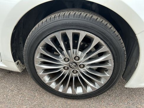 Used 2016 Toyota Avalon Limited image 4