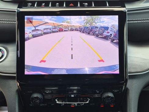 Used 2025 Jeep Grand Cherokee L Limited AWD/4WD image 13