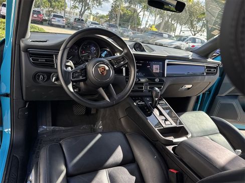Used 2023 Porsche Macan Turbo image 36