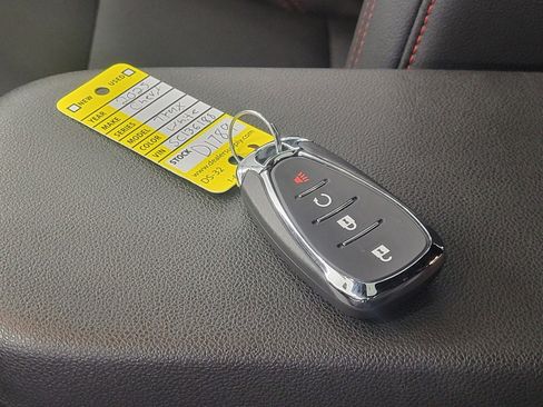 Used 2025 Chevrolet Trax RS w/ Sunroof Package image 26