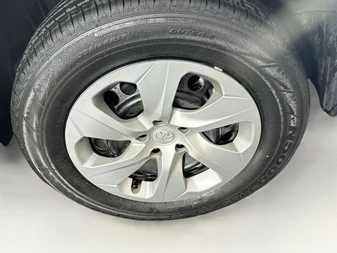 Used 2023 Toyota RAV4 LE image 11