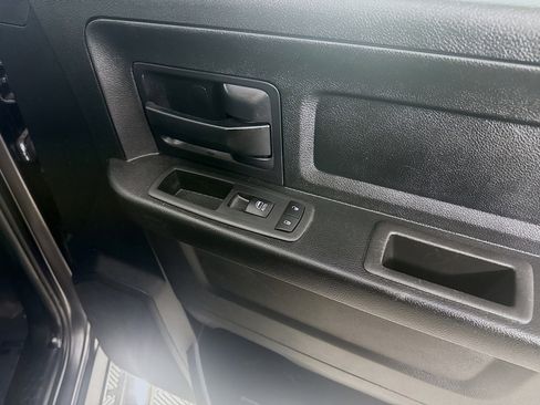 Used 2017 RAM 1500 Express image 29