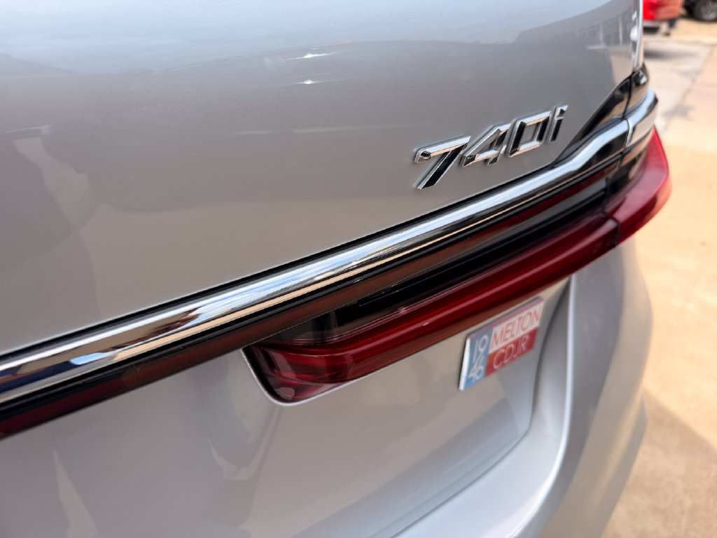 Used 2020 BMW 740i w/ M Sport Package RWD image 20