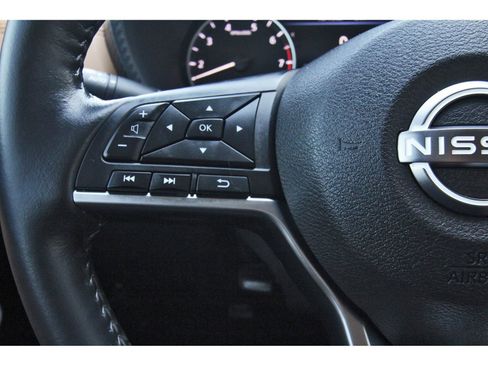 Used 2024 Nissan Sentra SV w/ SV Premium Package image 18