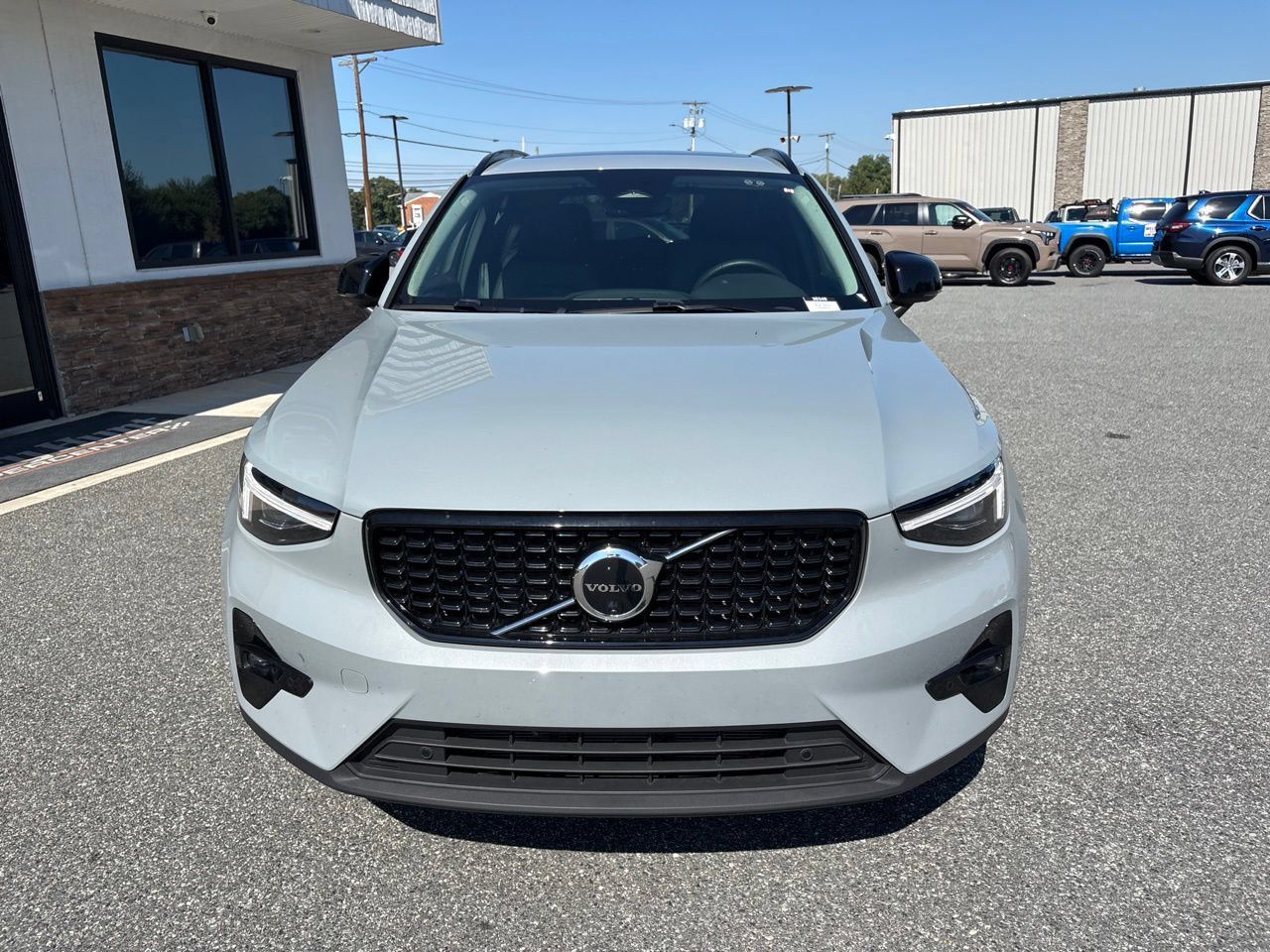 Used 2026 Volvo XC40 B5 Plus AWD/4WD image 11