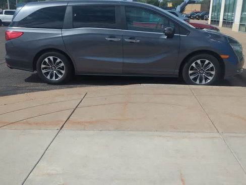 Used 2023 Honda Odyssey EX-L image 3