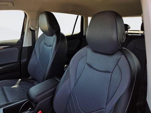 Used 2026 Volkswagen Tiguan SE FWD image 30