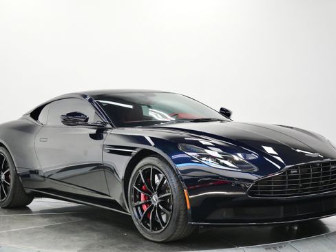 Used 2023 Aston Martin DB11 Coupe RWD image 3