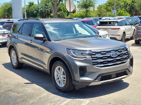 Used 2025 Ford Explorer Active RWD image 29