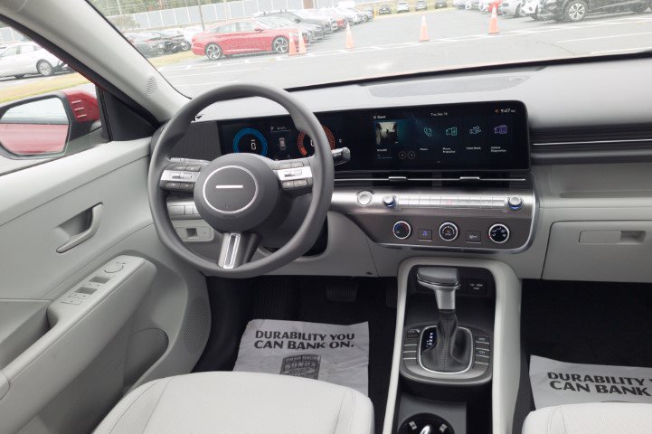 New 2027 Hyundai Kona SE FWD image 18