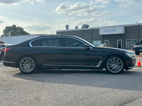 Used 2019 BMW 740i w/ Executive Package RWD image 7