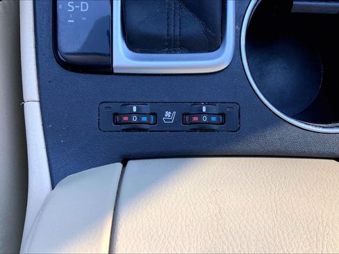 Used 2016 Toyota Highlander Limited image 28