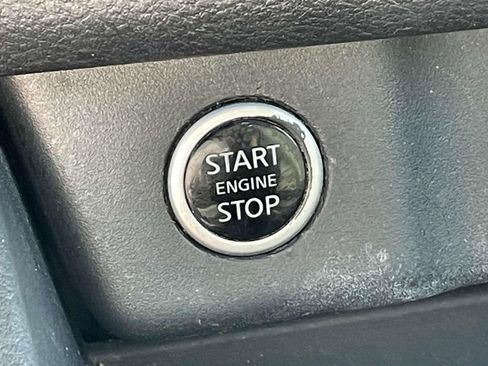 Used 2023 Nissan Rogue S image 28