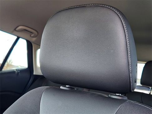 Used 2025 Chevrolet Trax LT image 18