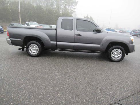 Used 2012 Toyota Tacoma 2WD Access Cab w/ SR5 Pkg image 4