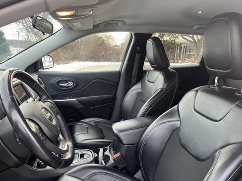 Used 2019 Jeep Cherokee Latitude Plus w/ Cold Weather Group image 13