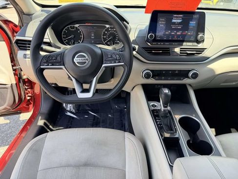 Used 2022 Nissan Altima 2.5 SV FWD image 17