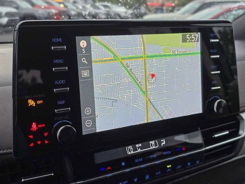 Used 2023 Toyota Sienna Platinum image 30