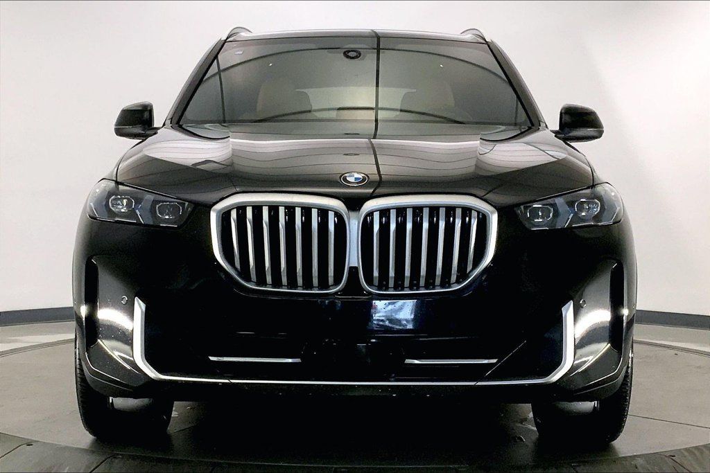 Used 2026 BMW X5 xDrive40i w/ Premium Package AWD/4WD image 2