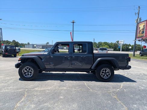 Used 2024 Jeep Gladiator Rubicon w/ Safety Group AWD/4WD image 4