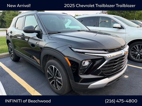 Used 2025 Chevrolet TrailBlazer LT AWD/4WD image 1