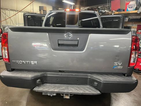 Used 2019 Nissan Frontier SV image 5