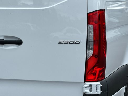 New 2025 Mercedes-Benz Sprinter 2500 image 32