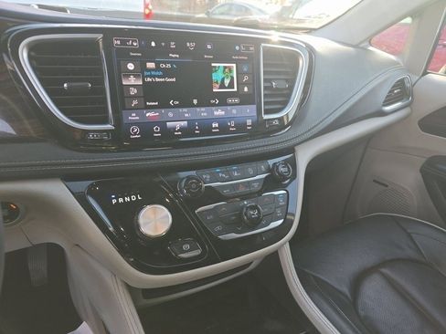 Used 2022 Chrysler Pacifica Limited image 4