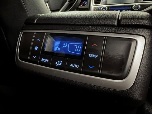 Used 2019 Toyota Highlander Limited image 32