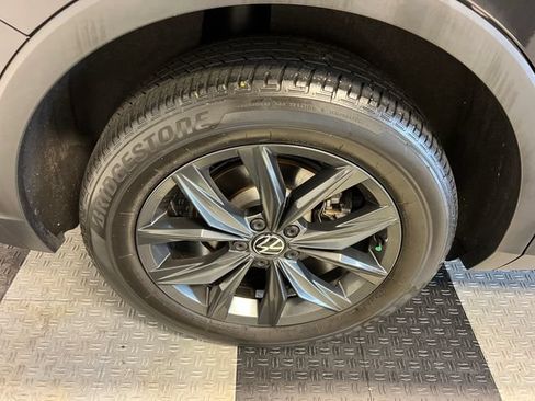 Certified 2024 Volkswagen Tiguan SE FWD image 15