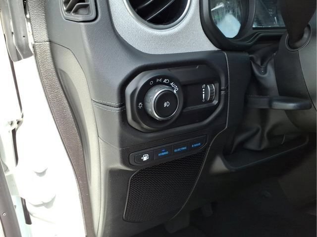 Used 2025 Jeep Wrangler Unlimited Sahara AWD/4WD image 20