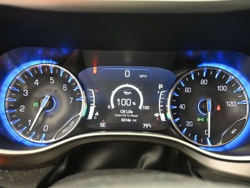 Used 2024 Chrysler Pacifica Touring-L FWD image 18