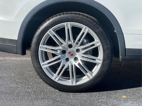 Used 2017 Porsche Cayenne S image 33