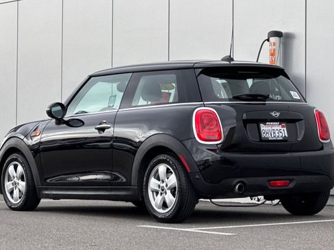 Used 2019 MINI Cooper 2-Door Hardtop image 3