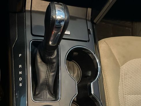 Used 2016 Ford Explorer XLT image 19