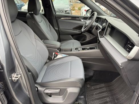 New 2026 Volkswagen Tiguan SE R-Line image 28