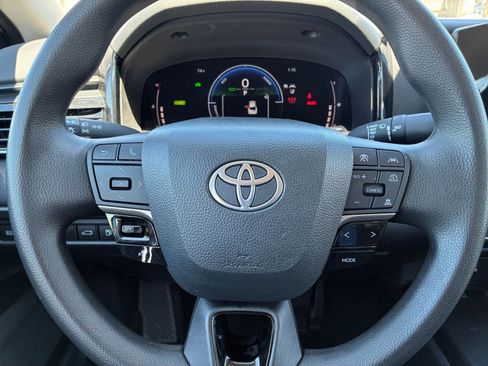 Used 2025 Toyota Camry LE FWD image 23