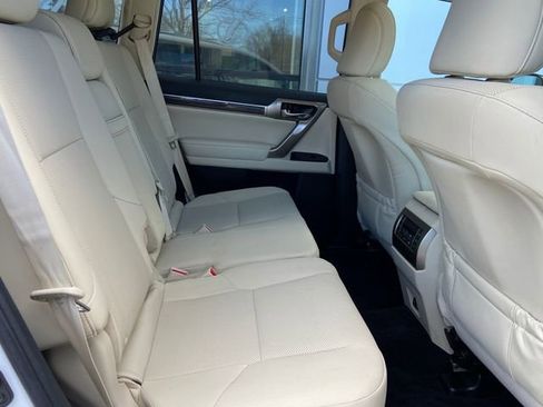 Used 2021 Lexus GX 460 Premium w/ Premium Package image 32