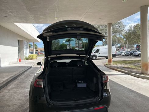 Used 2022 Tesla Model Y Performance image 32