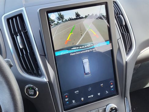 Used 2024 Ford Edge Titanium image 16