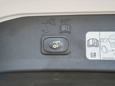 Used 2017 Ford Escape Titanium FWD image 11