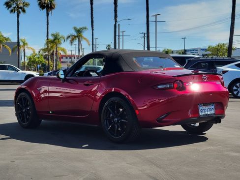 Certified 2022 MAZDA MX-5 Miata Club RWD image 2