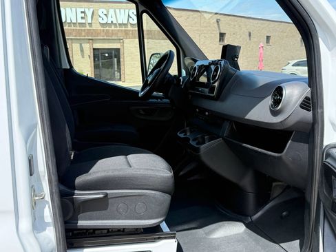 Used 2019 Mercedes-Benz Sprinter 170 w/ Chrome Grille Package image 15