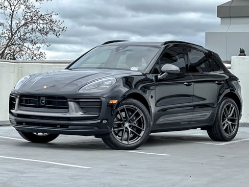 Certified 2023 Porsche Macan Turbo image 1