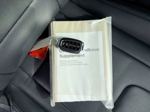 Certified 2023 Hyundai Elantra Limited image 40